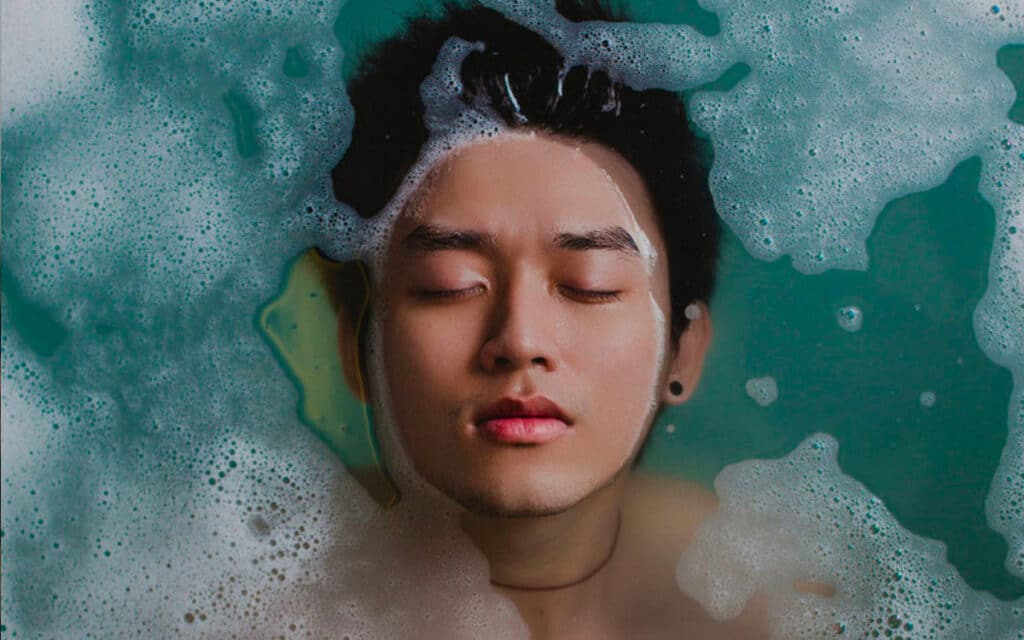 Grounding bath ritual with essential oils to build confidence and mental clarity