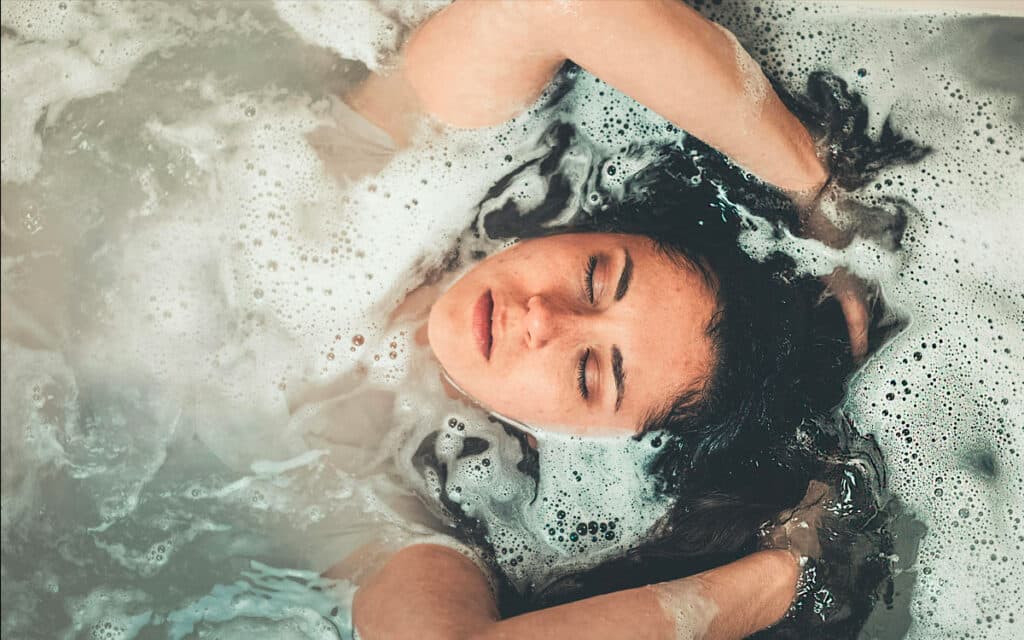 Holistic evening bath ritual with Epsom salt and clay for emotional release and self-acceptance