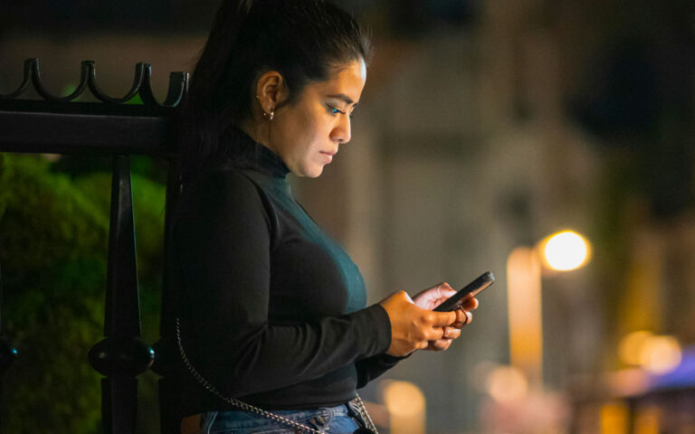 Digital detox strategies to overcome social media fatigue and restore mental and physical balance